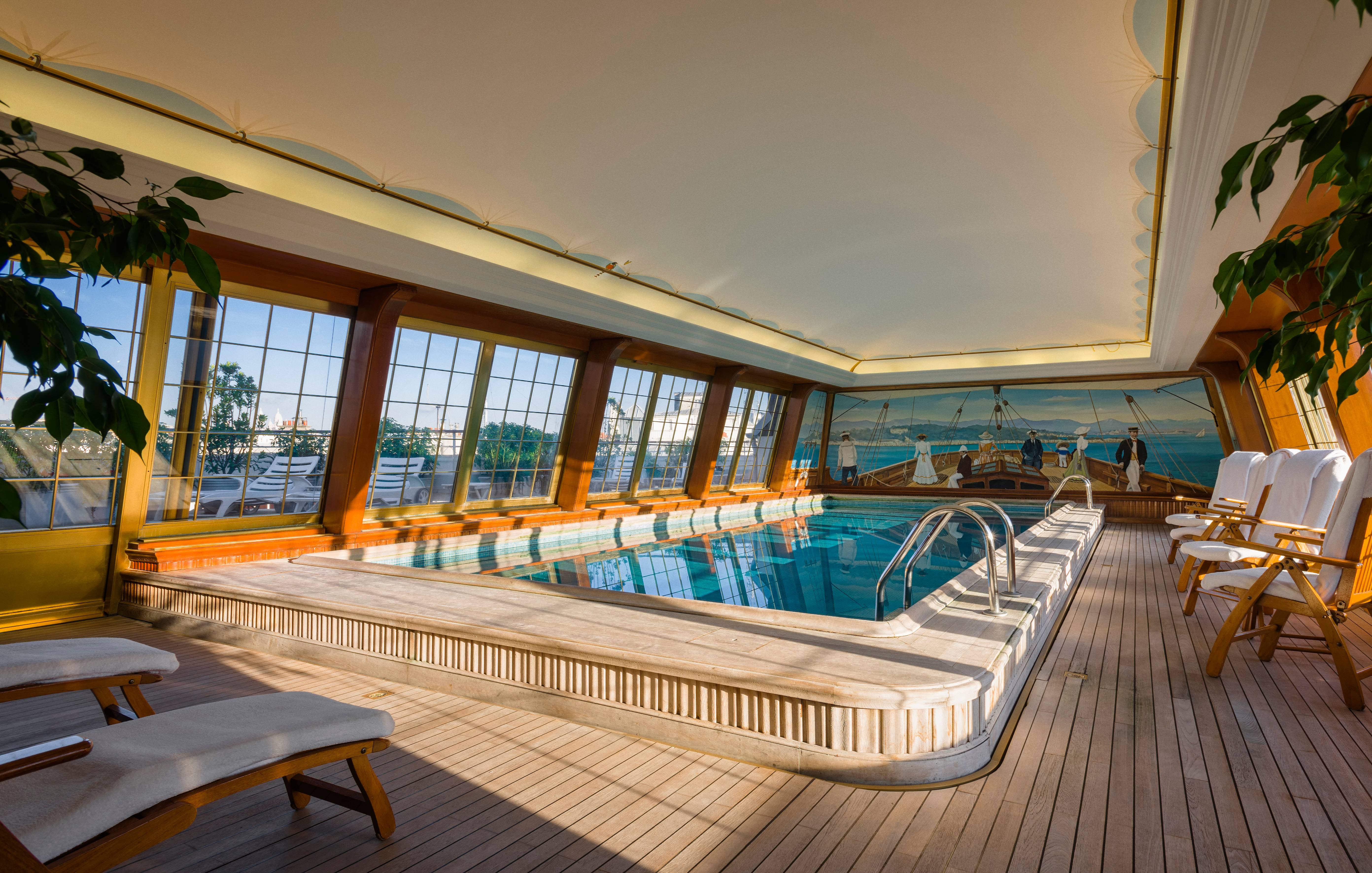 Piscina do Hotel Le Bristol