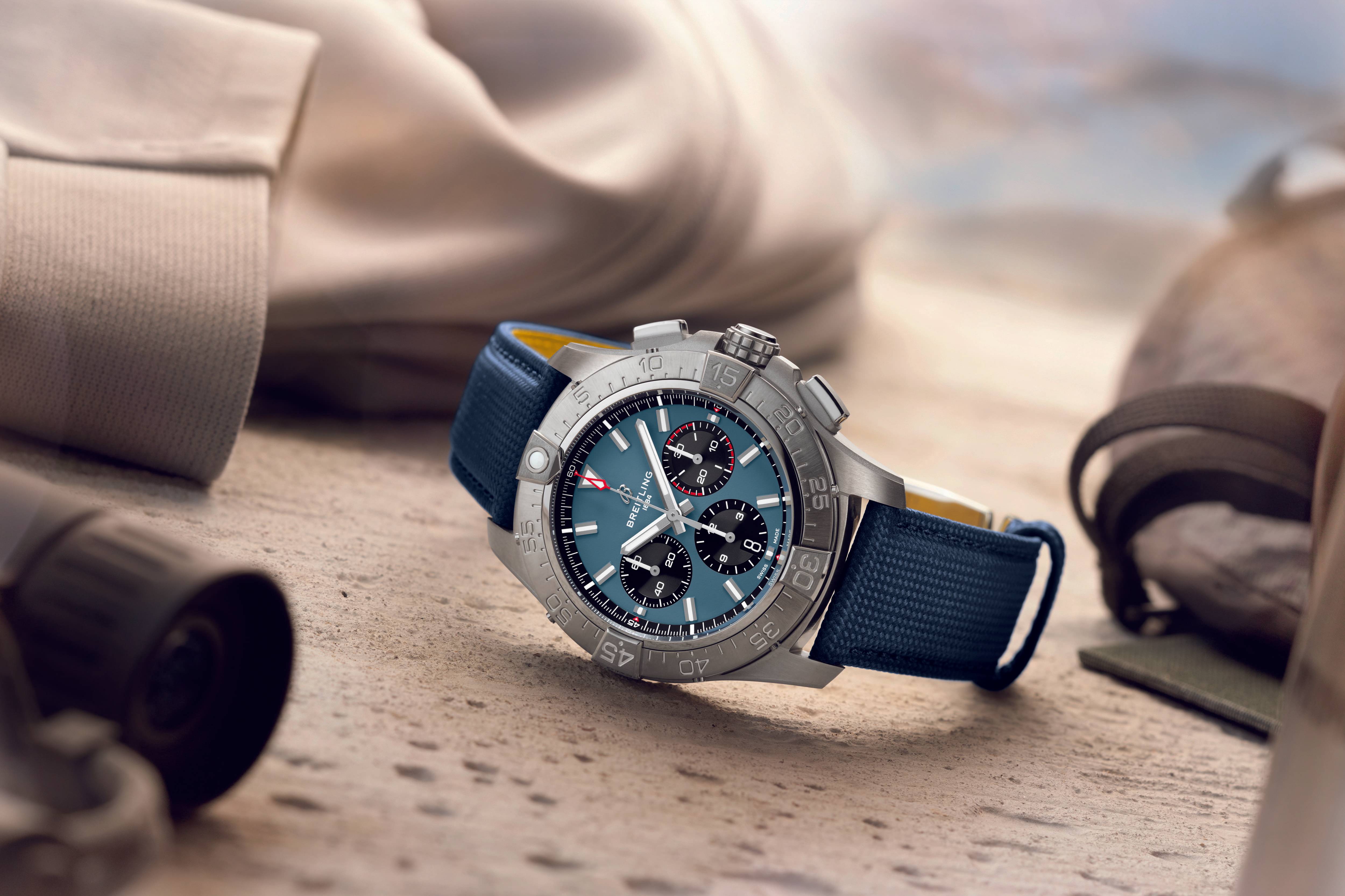 Breitling renova linha Avenger com cores e materiais arrojados