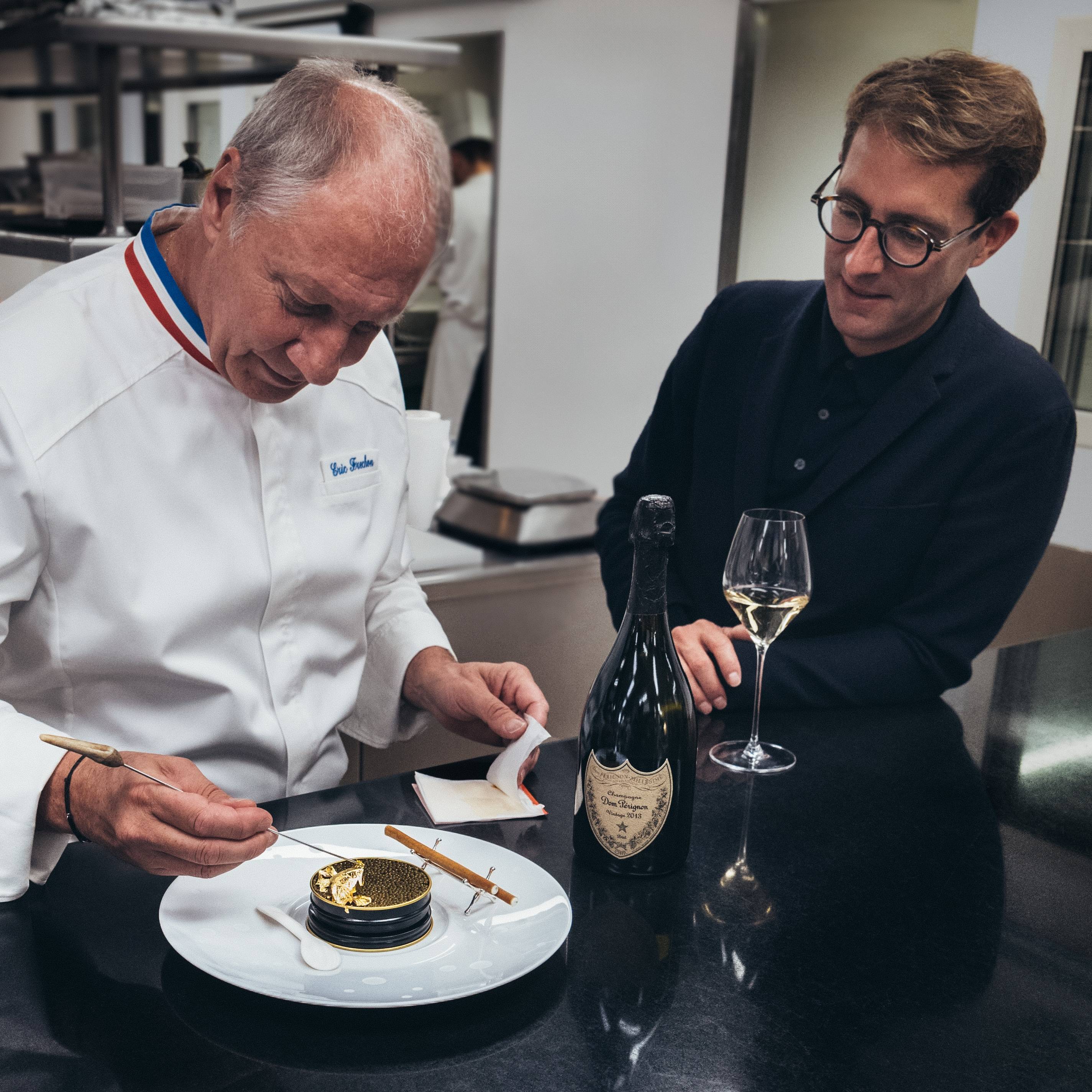 O chef Eric Frechon e o mestre de adega da Dom Pérignon Vincent Chaperon