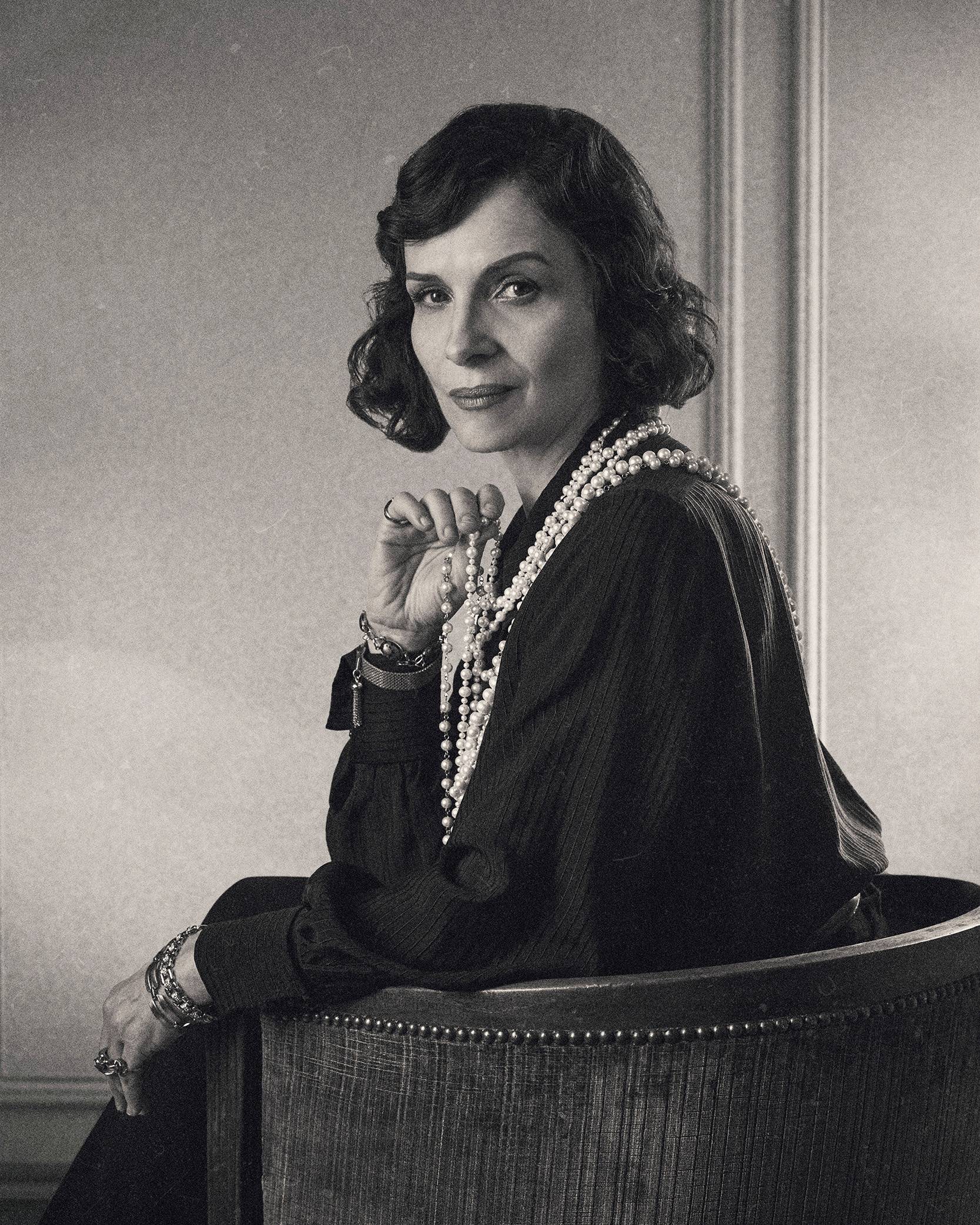 Juliette Binoche como Coco Chanel, em "The New Look".