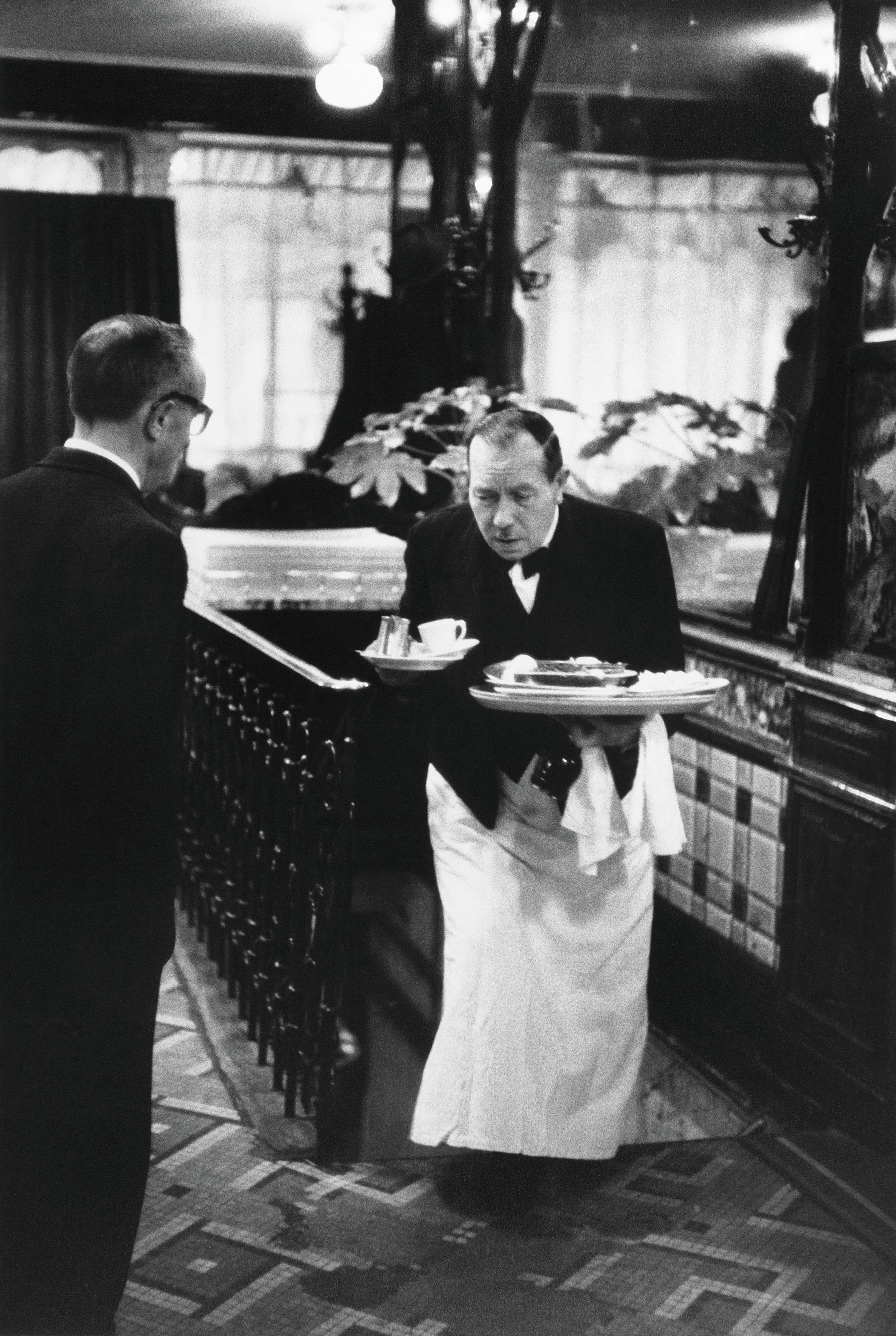 ANINE NIEPCE, Restaurant époque 1900. Le garçon de café, 1957.