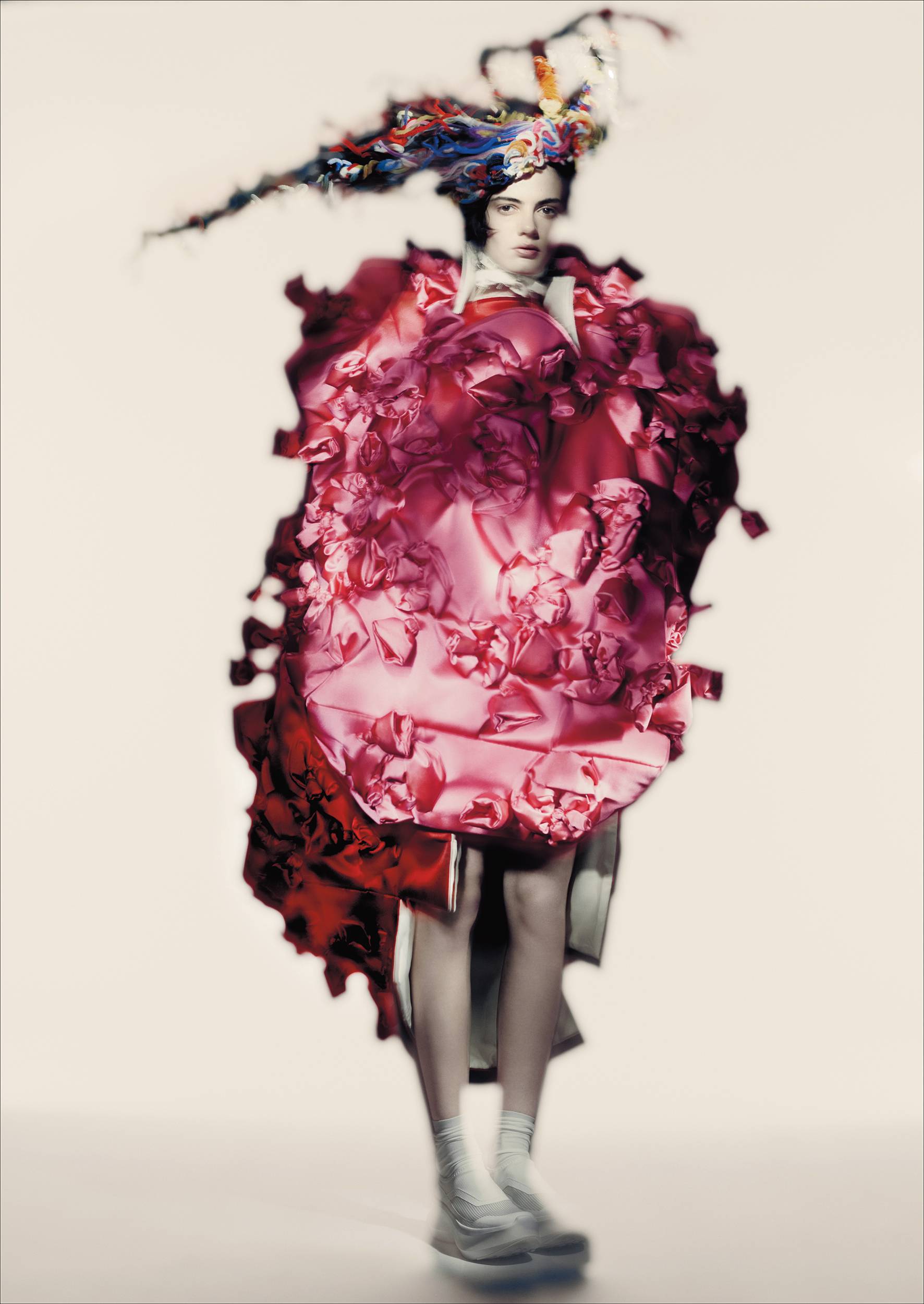 Sihana, Comme des Garçons A/W 2023-2024, Paris, 2023. Impressão em carvão. © Paolo Roversi