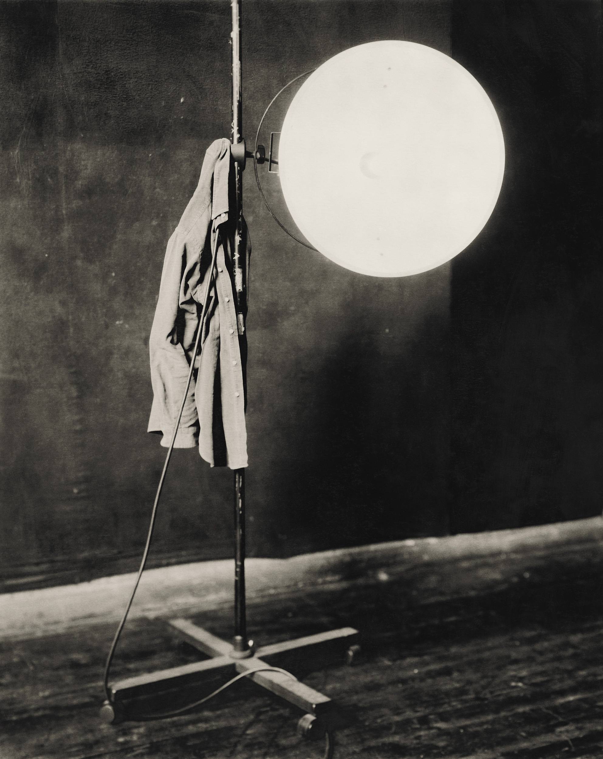 Lampe, Paris, 2002. Impressão pigmentada em papel baritado. © Paolo Roversi