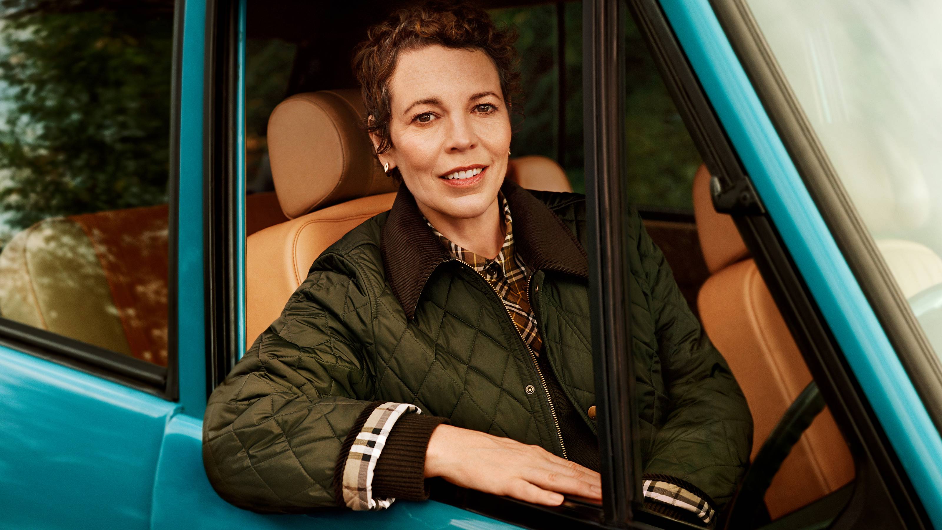 Exclusivo: Olivia Colman em tempo de Burberry