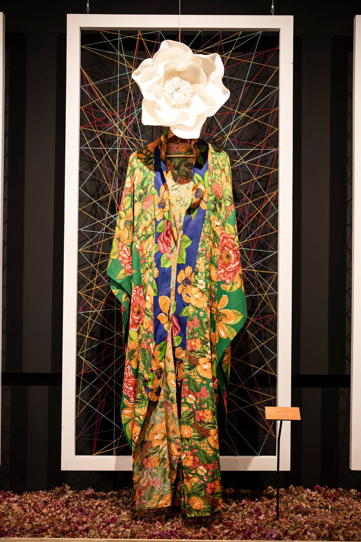 Kimono (2005), de Dudu Bertholini, na exposição Nó – o enlace da renda e da chita na Casa Fiat de Cultura