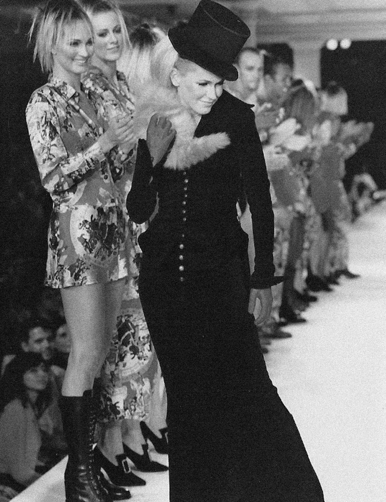 Xuxa desfila para Yes! Brazil em 1996, durante a Semana Barra Shopping de Estilo (Acervo Família Azulay)