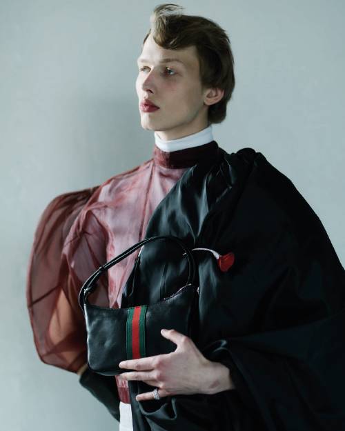 Explore as capas da Numéro Brasil Homem 05, edição MODA.