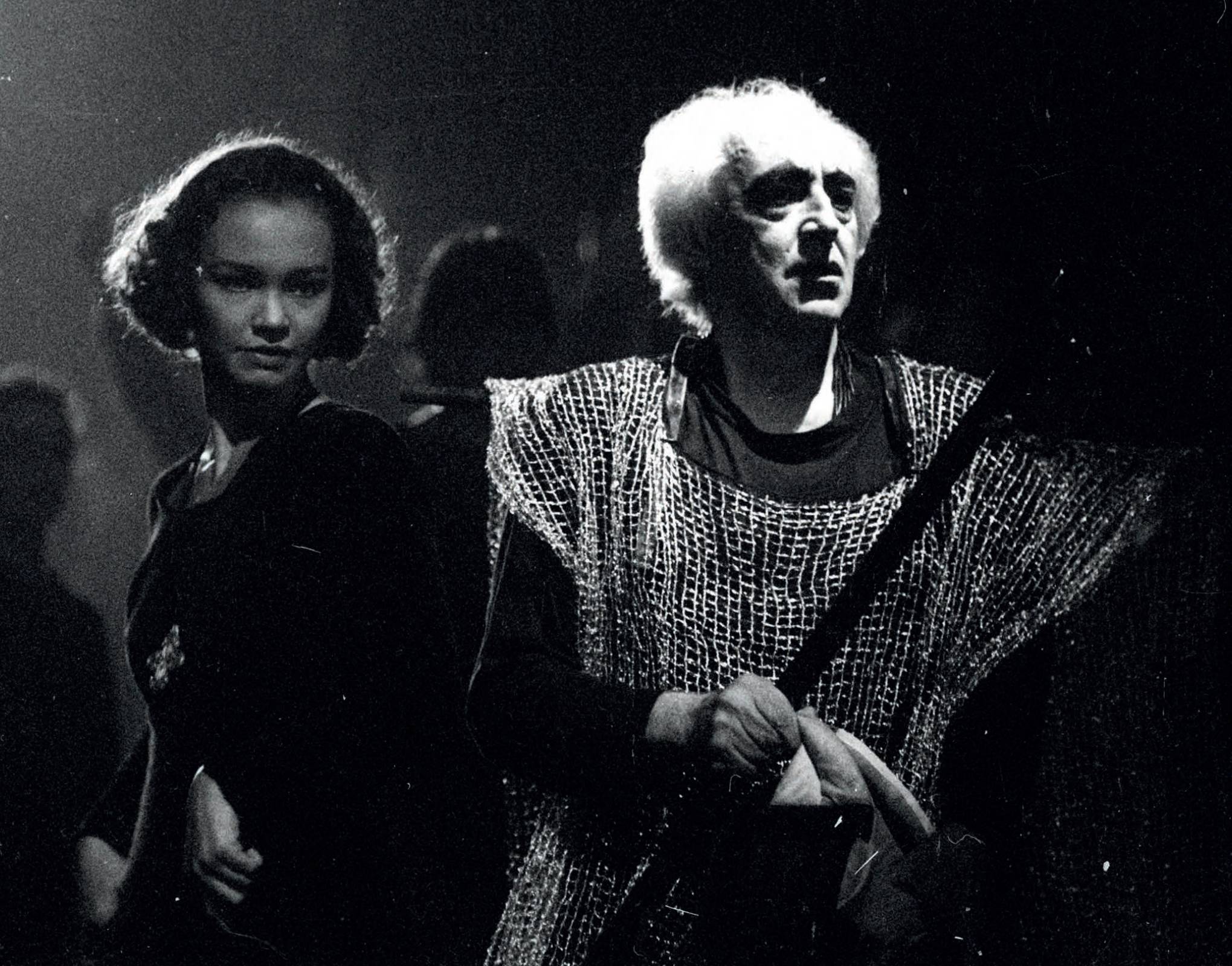 JÚLIA LEMMERTZ e ZÉ CELSO em montagem de Ham-let [1993].